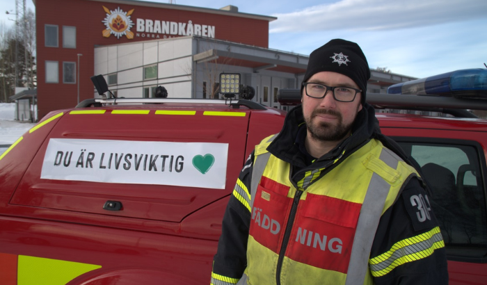 Jon Fredriksson framför Brandkåren Norra Dalarna